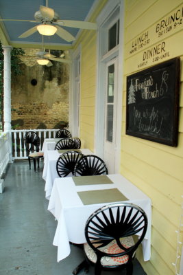 Poogan's porch, Charleston Historic District