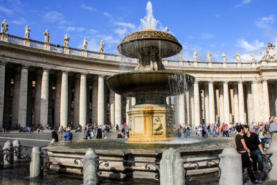 Lovers, Fountain, Piazza San Pietro (St. Peter's Square and Basilica), Vatican City
