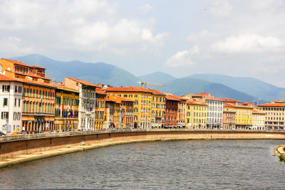 River Arno, Pisa lies on the mouth of the river on the Ligurian sea, Pisa, Italy