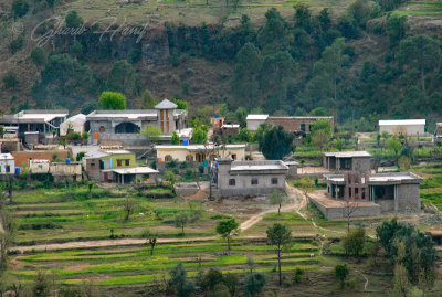 Houses in Kalghetran