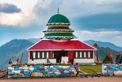 Peer Chinasi Shrine