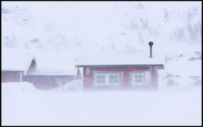 Small norwegian hytter in storm