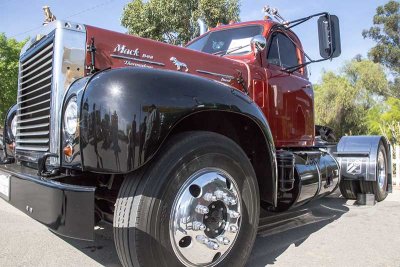 1959 Mack Model V753LT