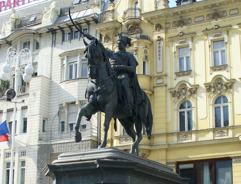 P1000706_cr.jpg