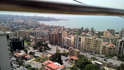 En tlcabine au dessus de la ville de Jounieh pr la Vierge du Liban