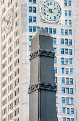 MetLife building and monument