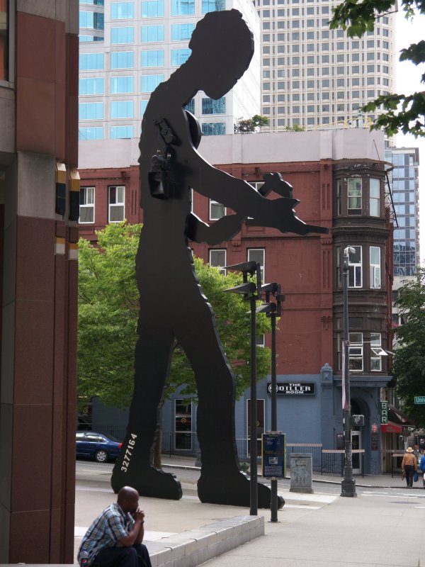 Hammering Man sculpture