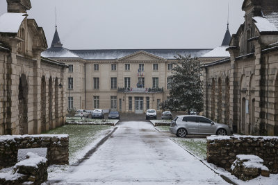 La mairie de Boissise sous une fine couche de neige-7497l.jpg