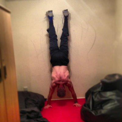 IMG_3640.jpg old man handstand