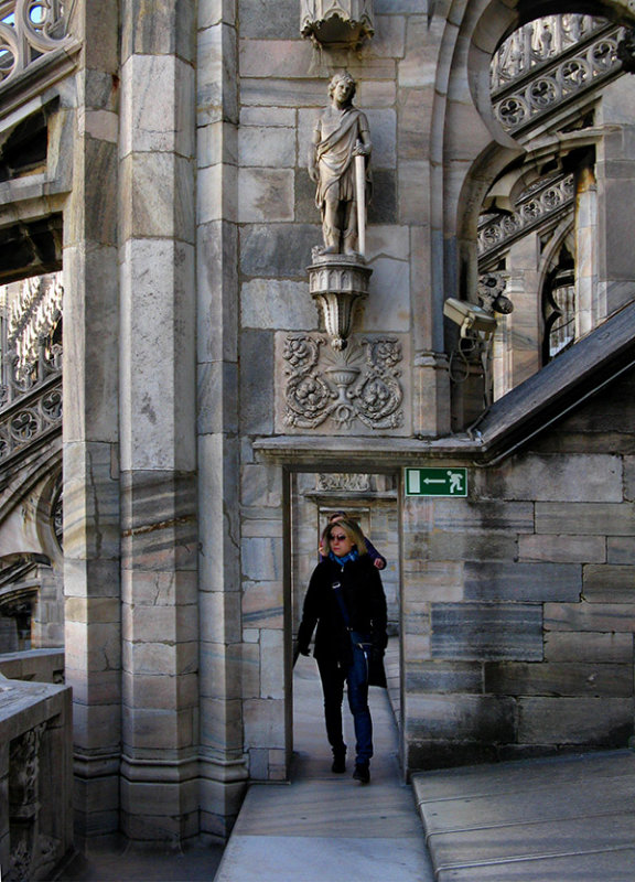 Walking through the buttresses  .. 3690