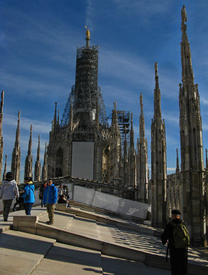 On the roof, the Tiburio or central tower under restoration .. 3635