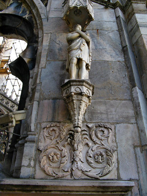 Statue adorning a buttress ..  3686