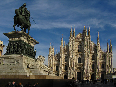 Monument of Vittorio Emanuele II and the Duomo .. 3710.jpg