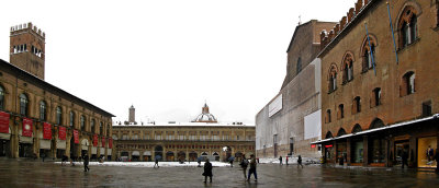 Piazza Maggiore .. 5252-4