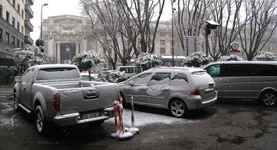 Parking lot in front  of our hotel, 11:28 AM .. 4290_1