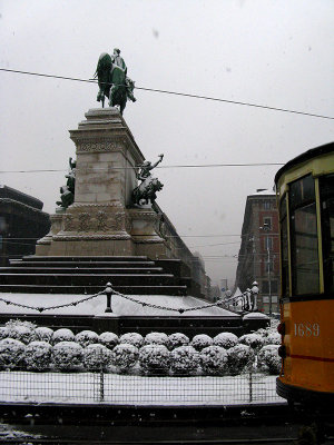 Monument of Garibaldi at Largo Cairoli .. 4309