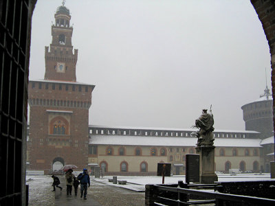 Castello Sforzesco, inner courtyard .. 4325