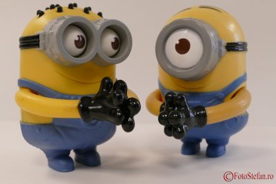 panasonic-fz1000-iso1600-minion.JPG