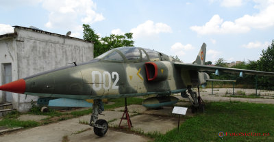 muzeul-aviatiei-bucuresti-IAR93-1.JPG