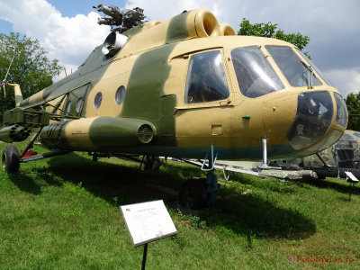 muzeul-aviatiei-bucuresti-Mi8-1.JPG