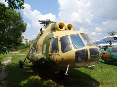 muzeul-aviatiei-bucuresti-Mi8.JPG