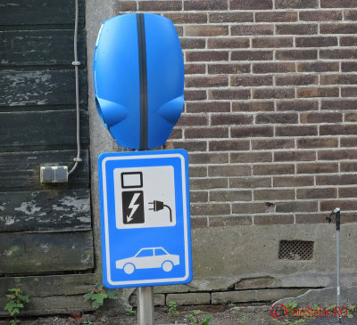 amsterdam-masina-electrica-semn-incarcare.JPG