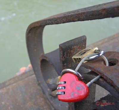 love-locks-lacatele-iubirii-roma-italia-13.jpg