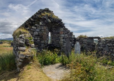 _7130898 Ruine kerkhof Beara Ierland