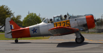 T-6 N725SD