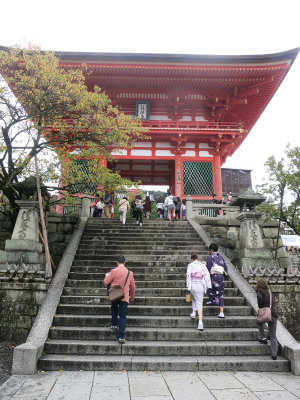 To Kiyomizu-dera