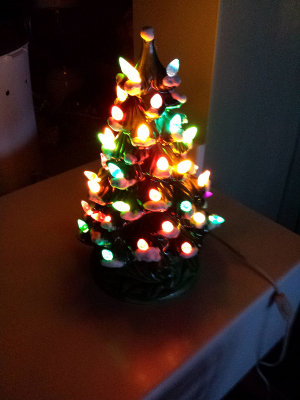 20151225_072619 Ceramic Christmas tree.jpg