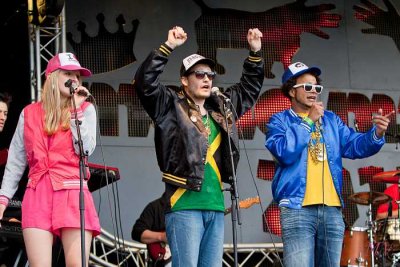 Johnny Den Artiest & Slongs Dievanongs 
