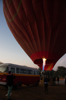 Bagan balloon-3.jpg