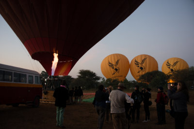 Bagan balloon-4.jpg