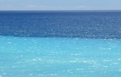 la mer ( Nice), qu'on voit danser, le long des golfes clairs ... P1010669b.jpg