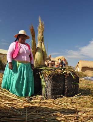 Uros woman explaining the floating island