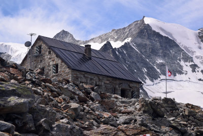 Cabane de Moiry 2825 m