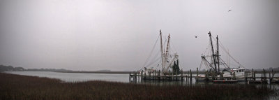 Shrimp boats at Crosby's, foggy winter morning
