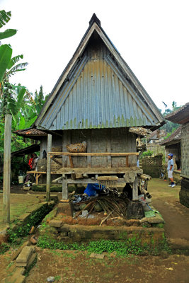 Balinese outbuilding 2.jpg