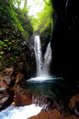 Gitgit FallsSangaraja Bali 1.jpg