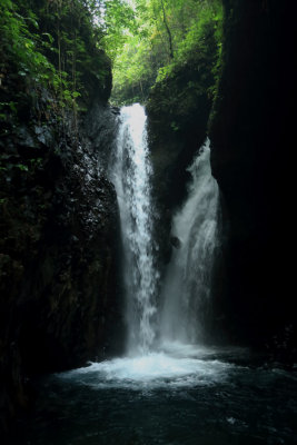 Gitgit FallsSangaraja Bali 2.jpg