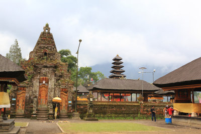 Ulun Danu Bratan 1.pb.jpg