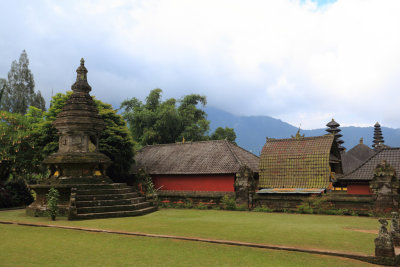 Ulun Danu Bratan 6.pb.jpg