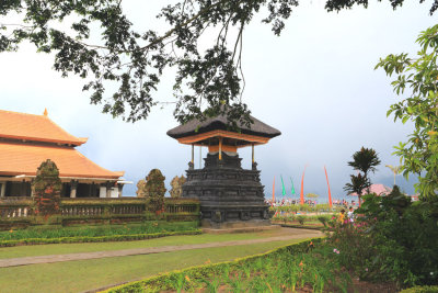 Ulun Danu Bratan 7.pb.jpg