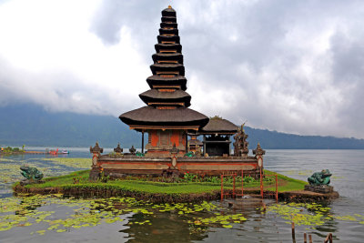 Ulun Danu Bratan 3.pb.jpg