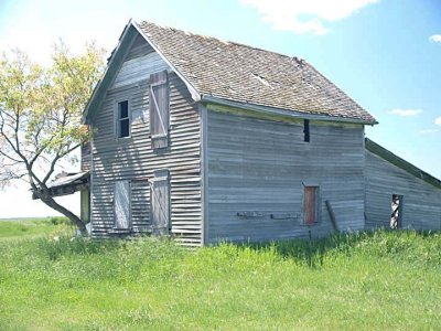 Old farm building 9193