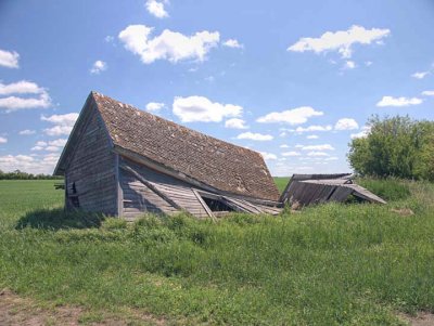 Old farm building 9189