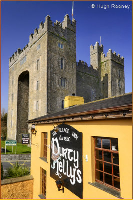 Ireland - Co.Clare - Bunratty Castle with Durty Nellys Pub. 