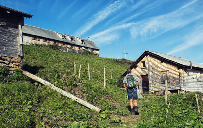 Some alp hut's on the way up to the summit.