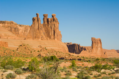 THREE GOSSIPS AND SHEEP ROCK